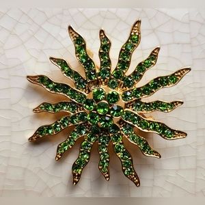 Vintage Starburst Sunray green rhinestonegold brooch, luxury missing 1 stone